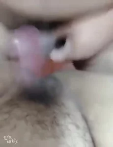 爆操55岁丰满大屁股熟女坦克，如果鸡巴太短几乎够不到，光阴户就很厚