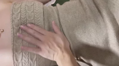 极品肤白貌美粉嫩奶头女友！骚穴紧嫩抽插几下鸡巴都疼得不行